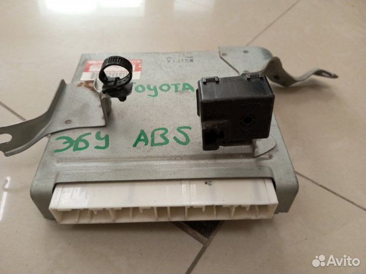 Блок электронный Toyota Prius NHW10 1NZ 2000