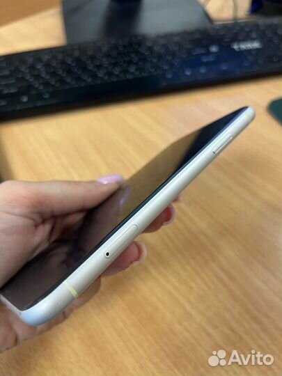 Телефон iPhone XR, 64 Гб