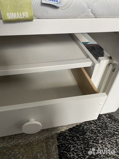 Детская кровать с бортиками и матрасом