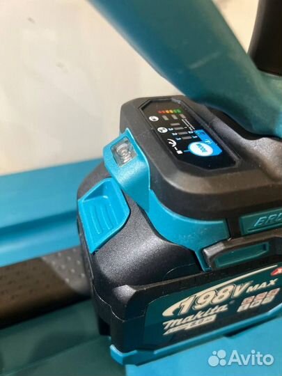 Аккумуляторный грузовой гайковерт Makita 3000 нм