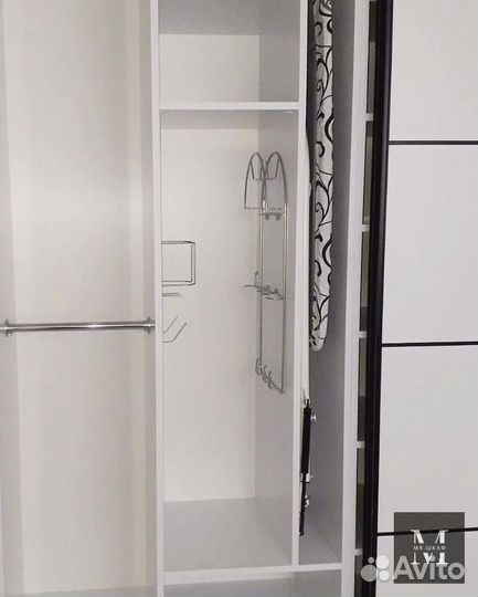 Книжный шкаф