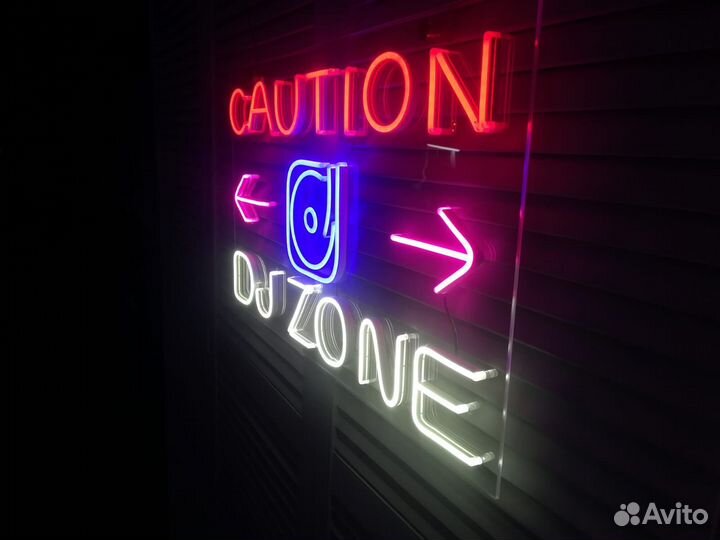 Неоновая вывеска