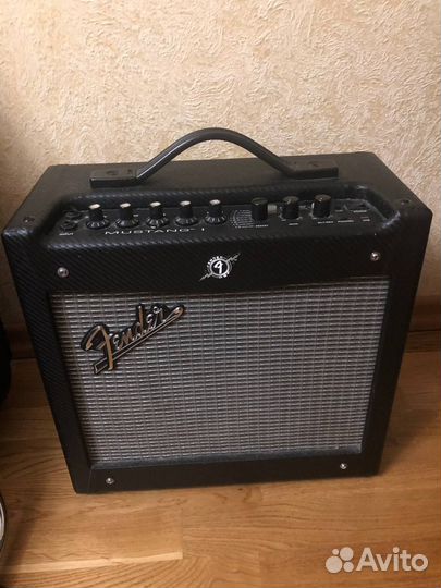 Комбоусилитель Fender Mustang 1