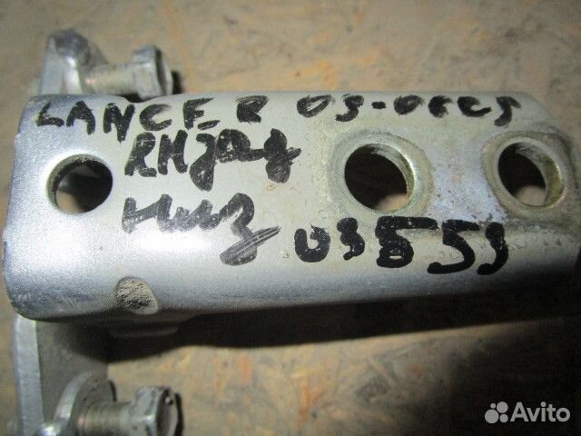 Петля двери задней правой нижняя Mitsubishi Lancer