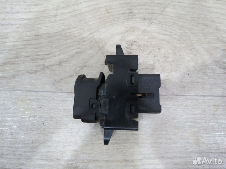 Кнопка стеклоподъемника Hyundai Solaris