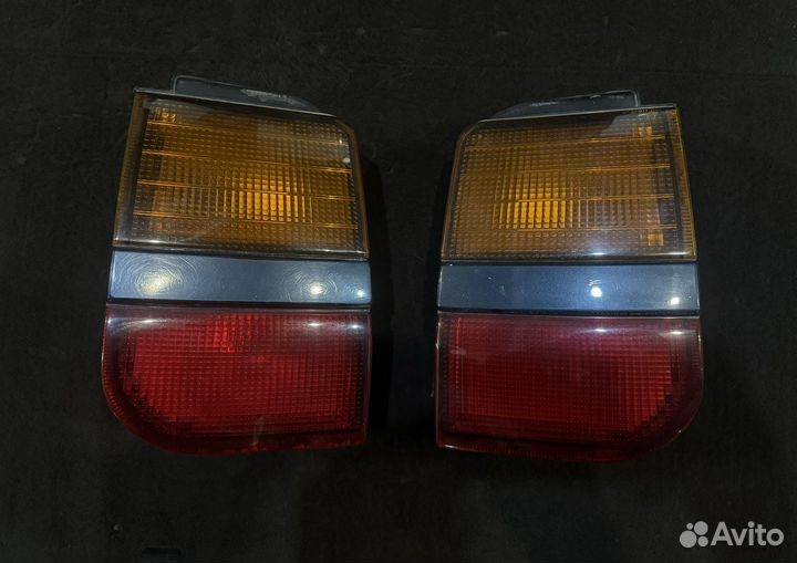 Задний фонарь в крыло Mitsubishi Space Wagon