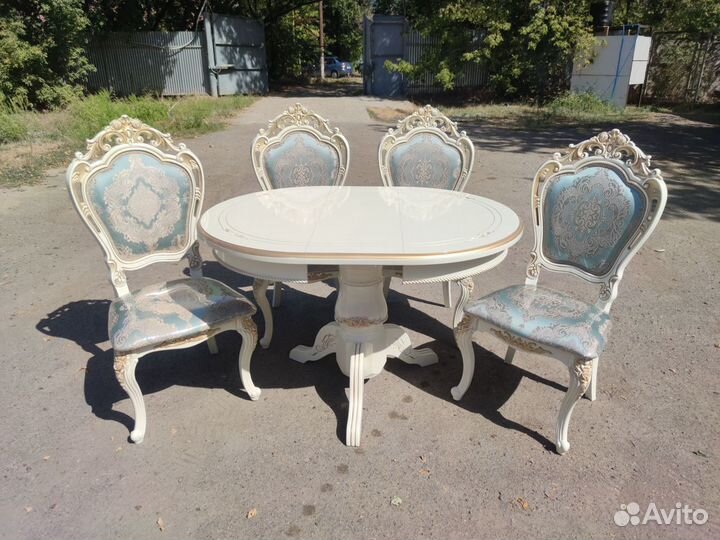 Столы и стулья