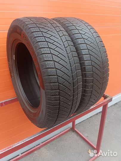 Continental ContiVikingContact 6 SUV 225/65 R17 107Y