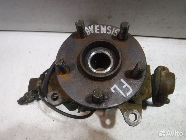 Кулак передний левый Toyota Avensis I