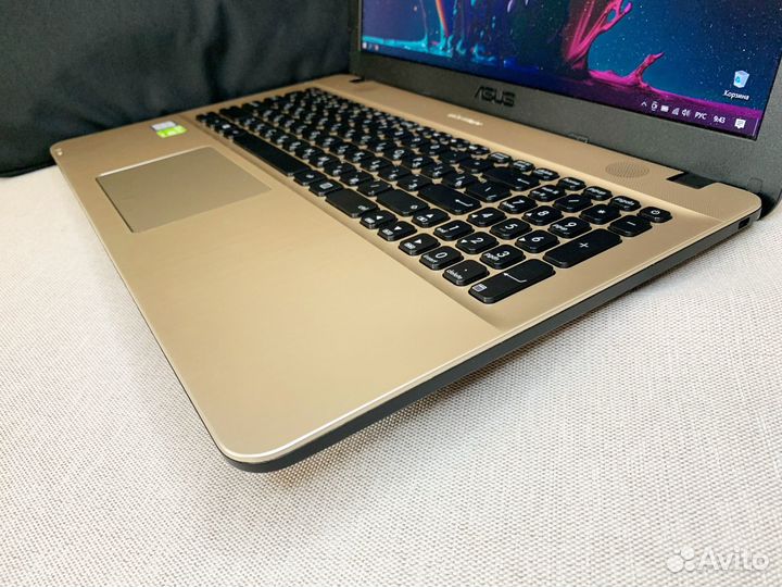 Как новый ноутбук Asus i3-6006U/ 12GB/ SSD/ 920MX