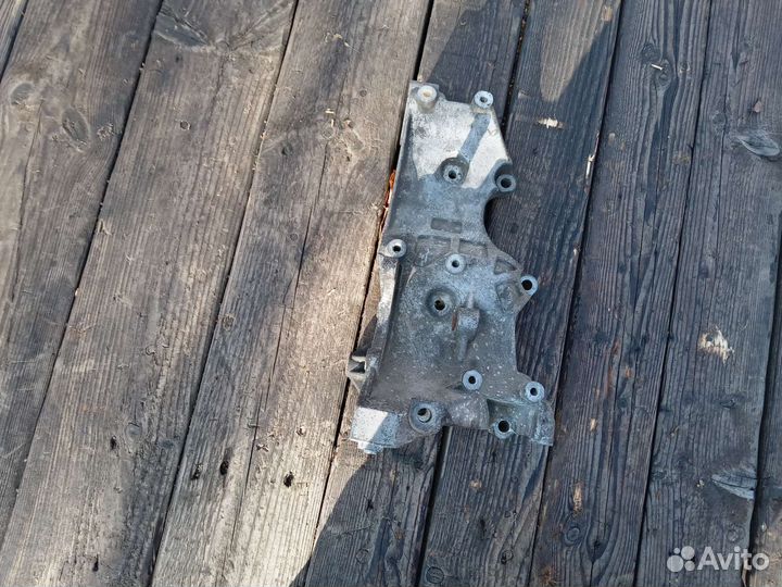 Кронштейн генератора ALT 2.0 Ауди А4 8Е Audi A4 8E