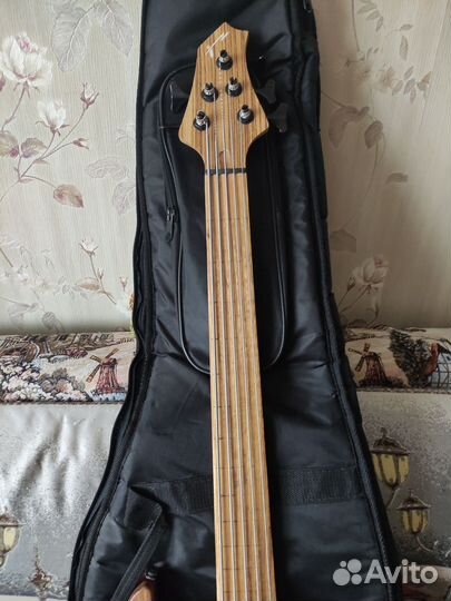 Безладовый 5-струнный бас Invasion BG1000/NL