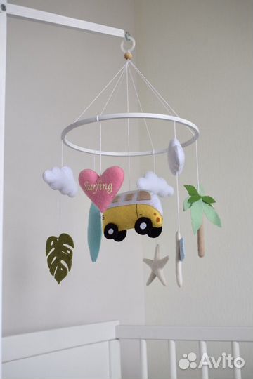 Мобиль в кроватку ручной работы из фетра