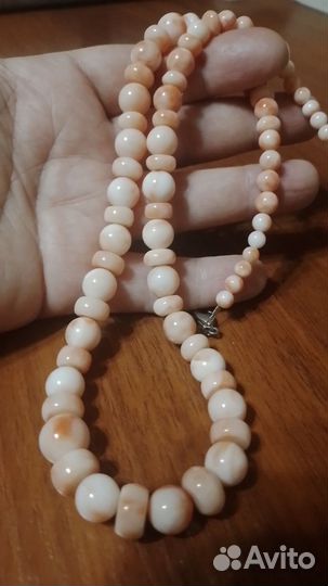 Бусы коралловые