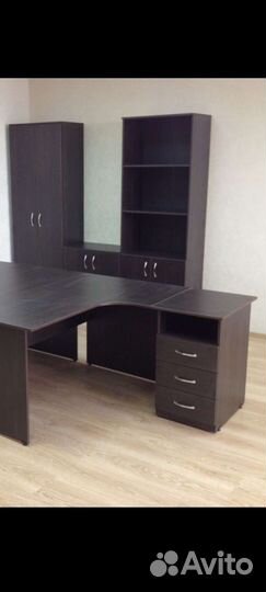 Стол угловой с тумбой