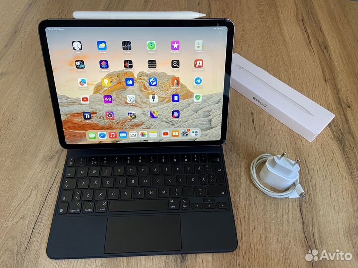 Apple Magic Keyboard для iPad Pro 11