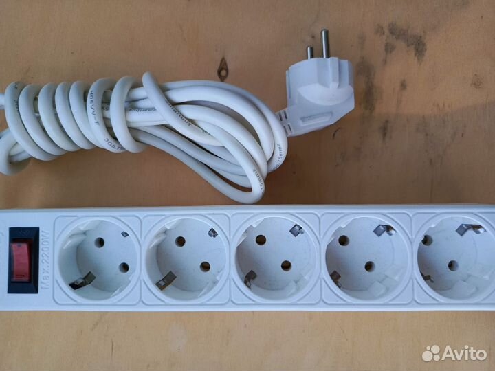 Сетевой фильтр с заземлением 10А / 5 розеток