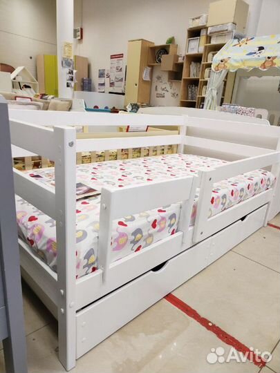 Детская кровать из массива