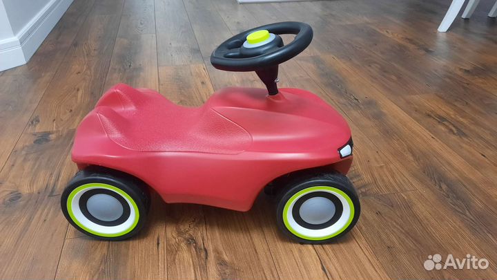 Машинка-каталка bobby car