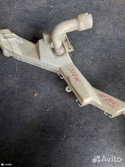 Бачок омывателя на mitsubishi dion CR9W