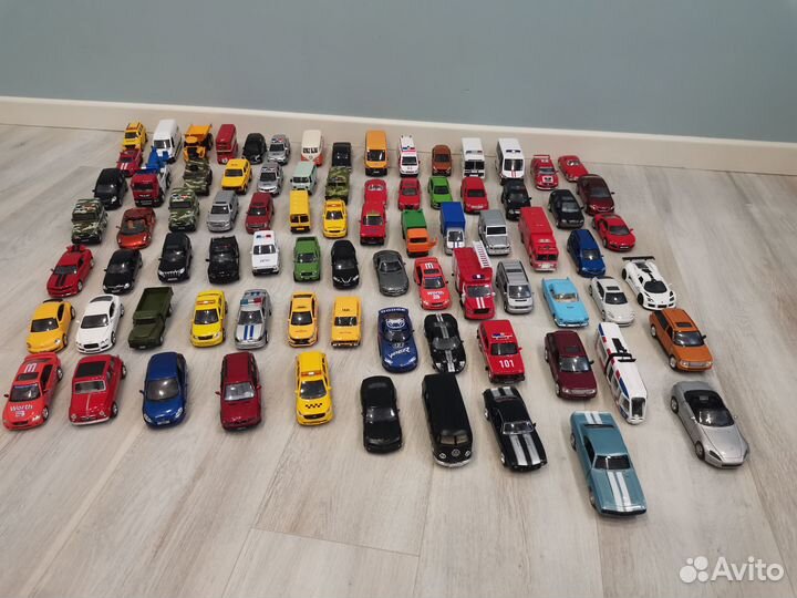Металлические модельки машинок в хорошем состоянии