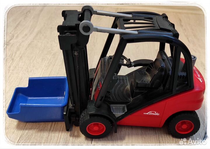 Погрузчик вилочный Bruder Linde