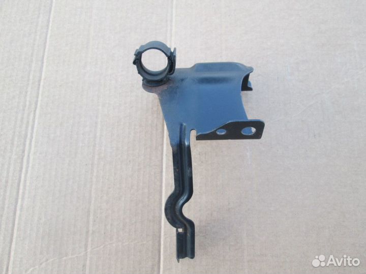 Форд Фокус 2 Кронштейн бачка гур