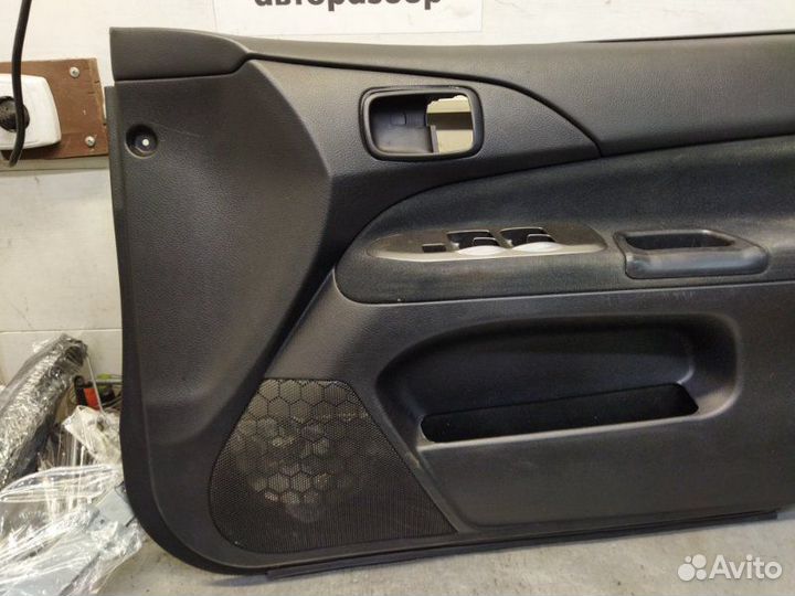 Обшивка двери передняя правая Mitsubishi Lancer 9
