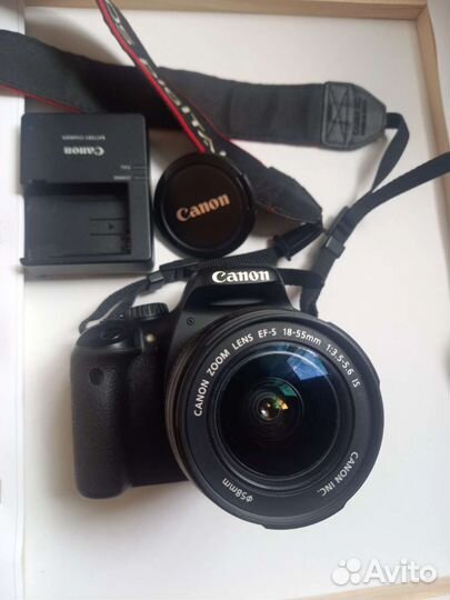 Зеркальный фотоаппарат Canon EOS 550DKit