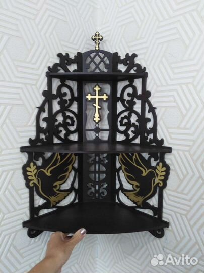 Полка для икон угловая