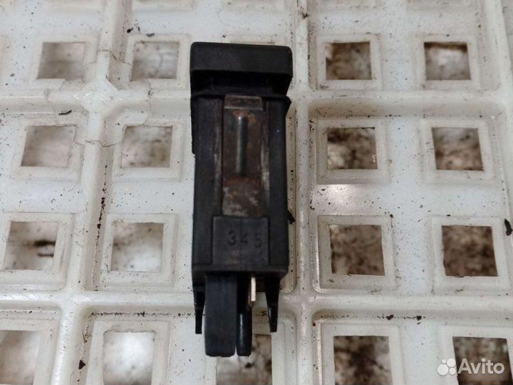 Кнопка подогрева стекла задняя Audi А6 С4