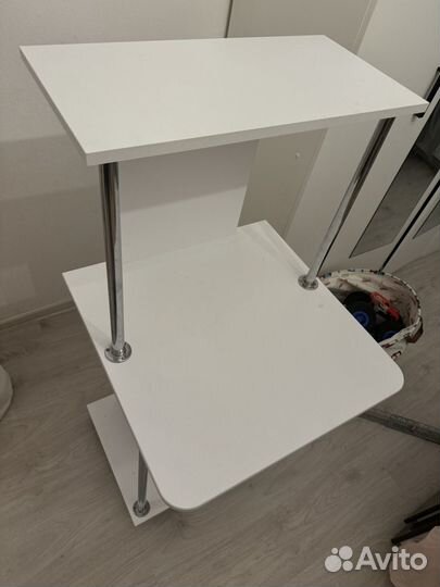 Компьютерный стол белый