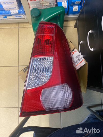 Фонарь задний правый renault logan