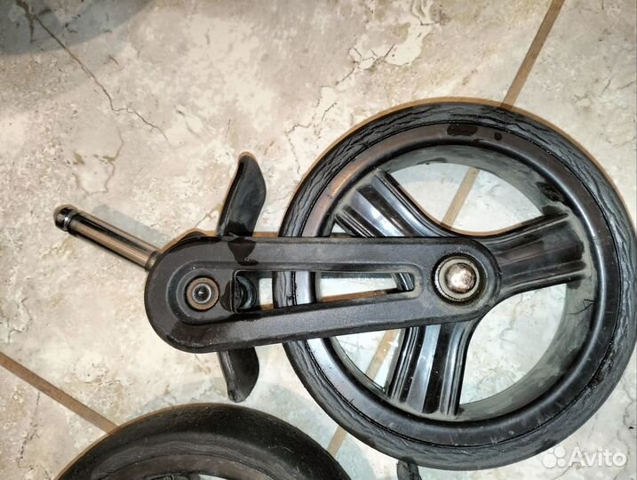 Колёсики от детской прогулочной коляски