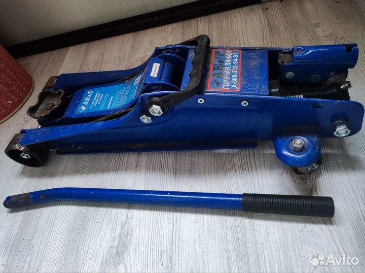 Домкрат подкатной 2,5 тонны Т31103А