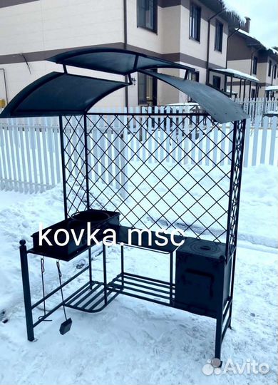 Мангал с крышей