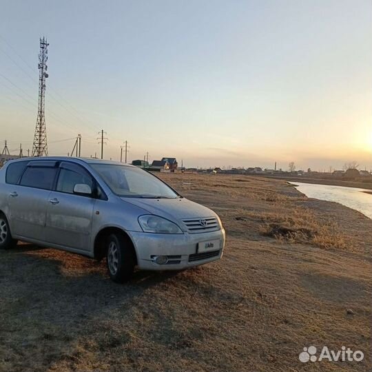 Toyota Ipsum 2.4 AT, 2001, битый, 240 000 км