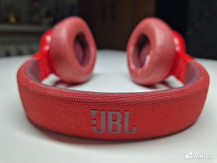 Беспроводные наушники с микрофоном JBL E55BT