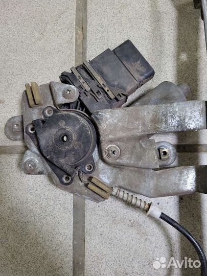 Моторчик стеклоподъемника задний skoda octavia 1