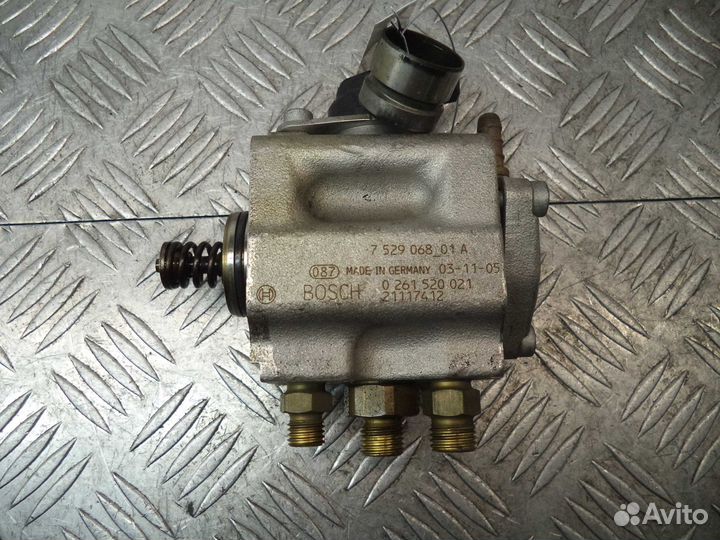 Насос топливный (тнвд) BMW 7-Series