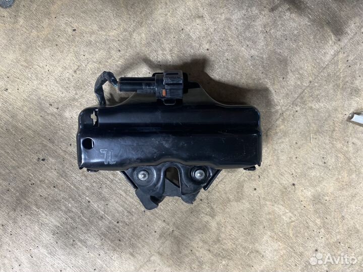 Toyota Land Cruiser 200 замок капота 5351060390