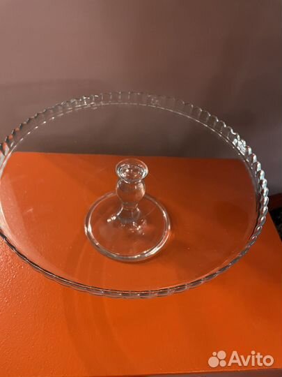 Тортовница на ножке