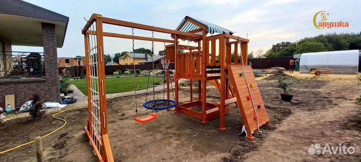 Детский комплекс с горкой и качелями