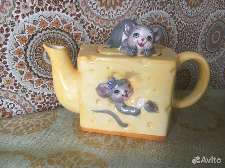 Заварочный чайник и сервиз