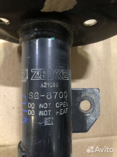 Передняя левая стойка Toyota Voxy