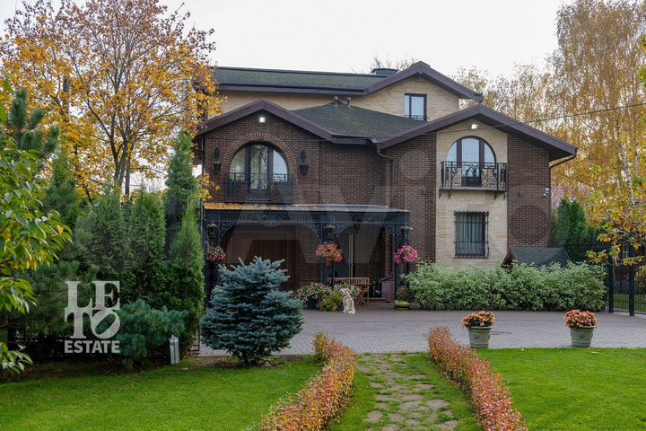 Дом 741,6 м² на участке 18 сот.