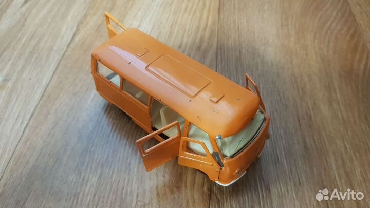 Модель раф 977 СССР 1:43