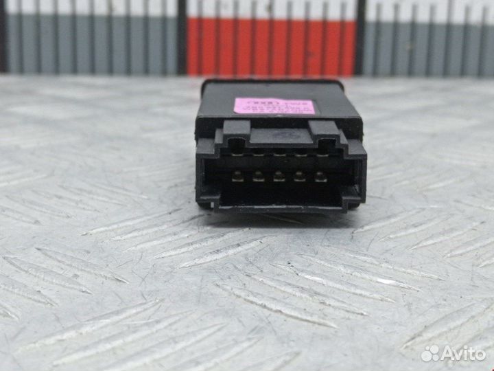 Кнопка аварийной сигнализации для Audi A6 C5