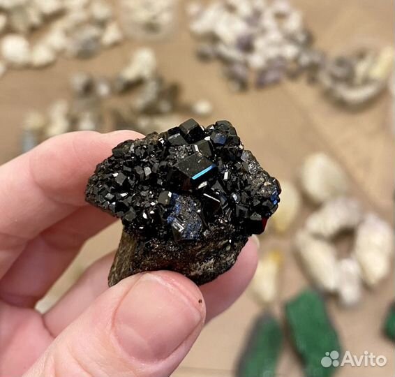 Гранаты меланит,альмадины,друзы