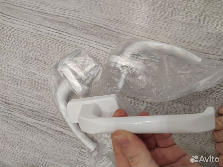 Курочки для окон и защита (замок) детский на окна